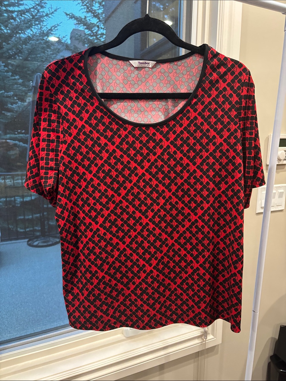 TanJay Red and Black Geometric Short Sleeve Top